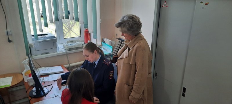 В Апанасенковском округе представители Общественного совета проверили работу отдела по вопросам миграции